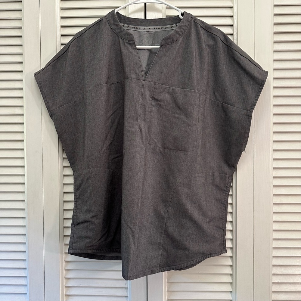 Fabletics Grey Mandala XL Scrub Top
